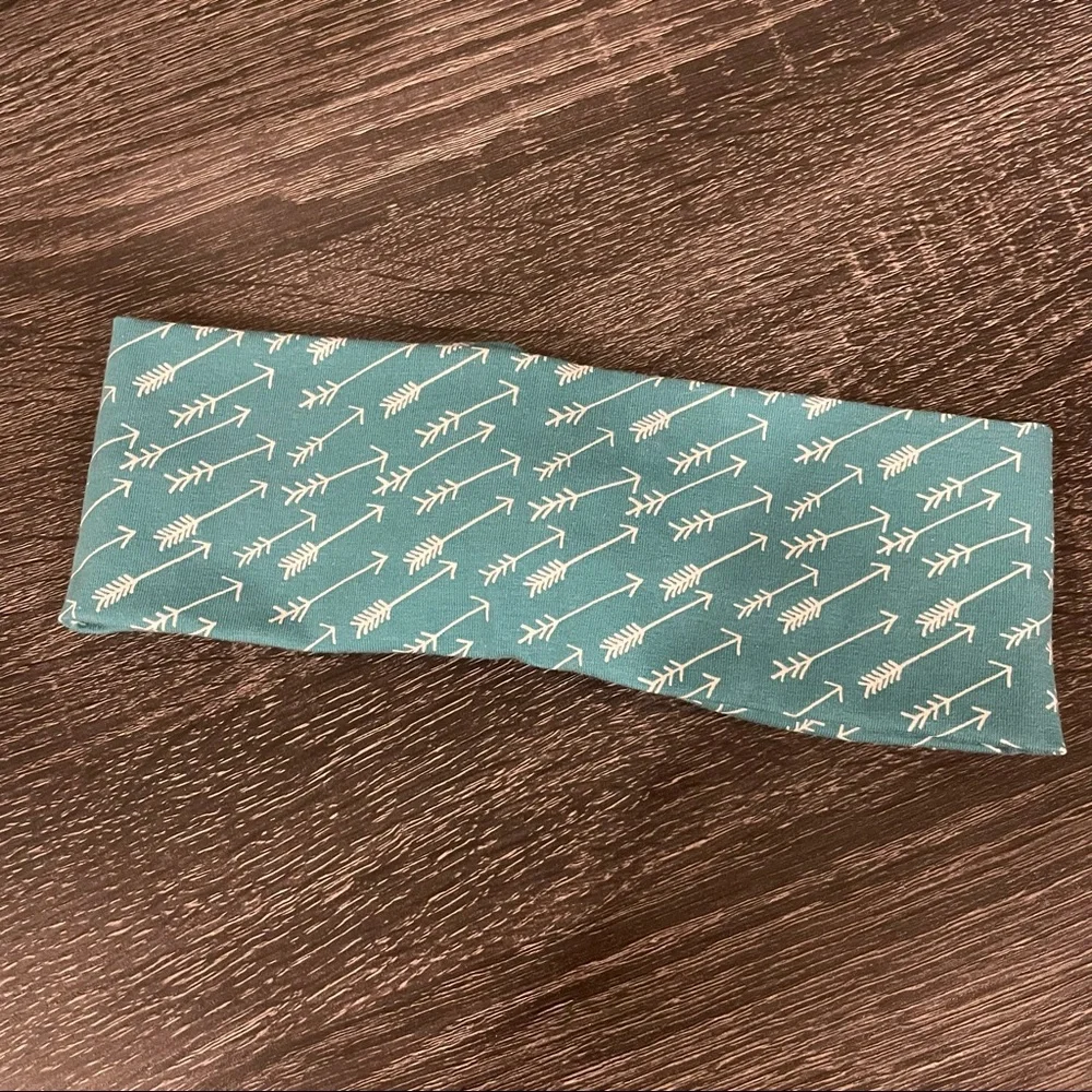 Wide Twist Headband Green Blue Arrows NEW